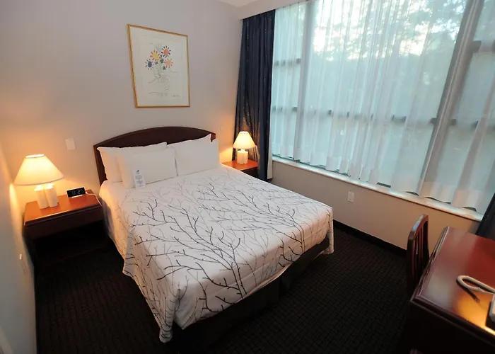 Rosedale On Robson Suite Hotel
